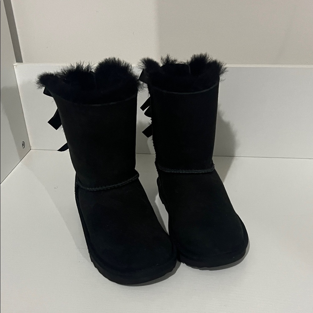 UGG kids Black Boots with Bows - Picture 2 of 4